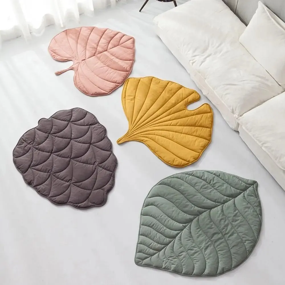 Breathable Leaf-Shaped Pet Mat - Washable and Eco-Friendly for Dogs and Cats