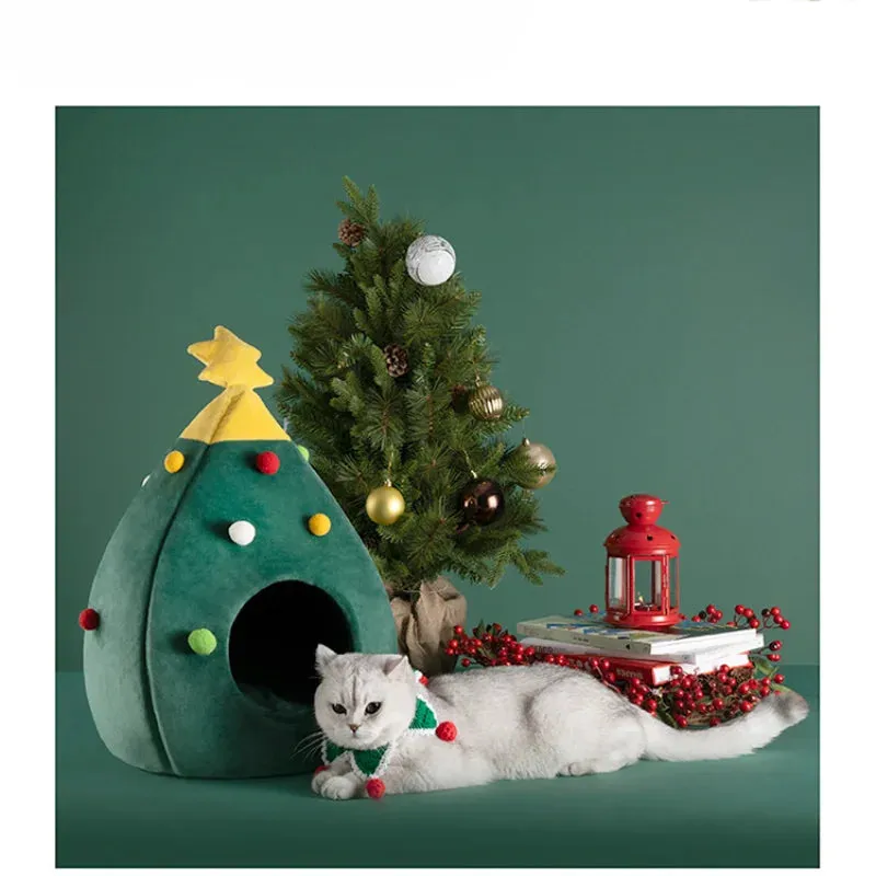 Cozy Christmas Themed Pet Bed for Cats and Dogs