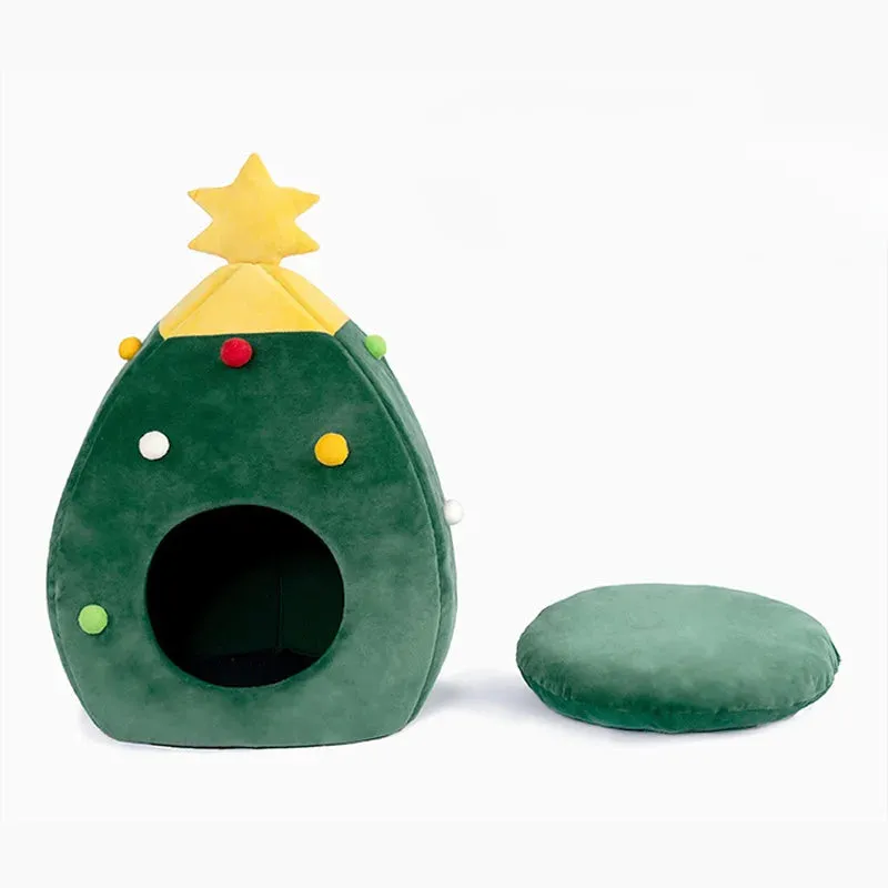 Cozy Christmas Themed Pet Bed for Cats and Dogs