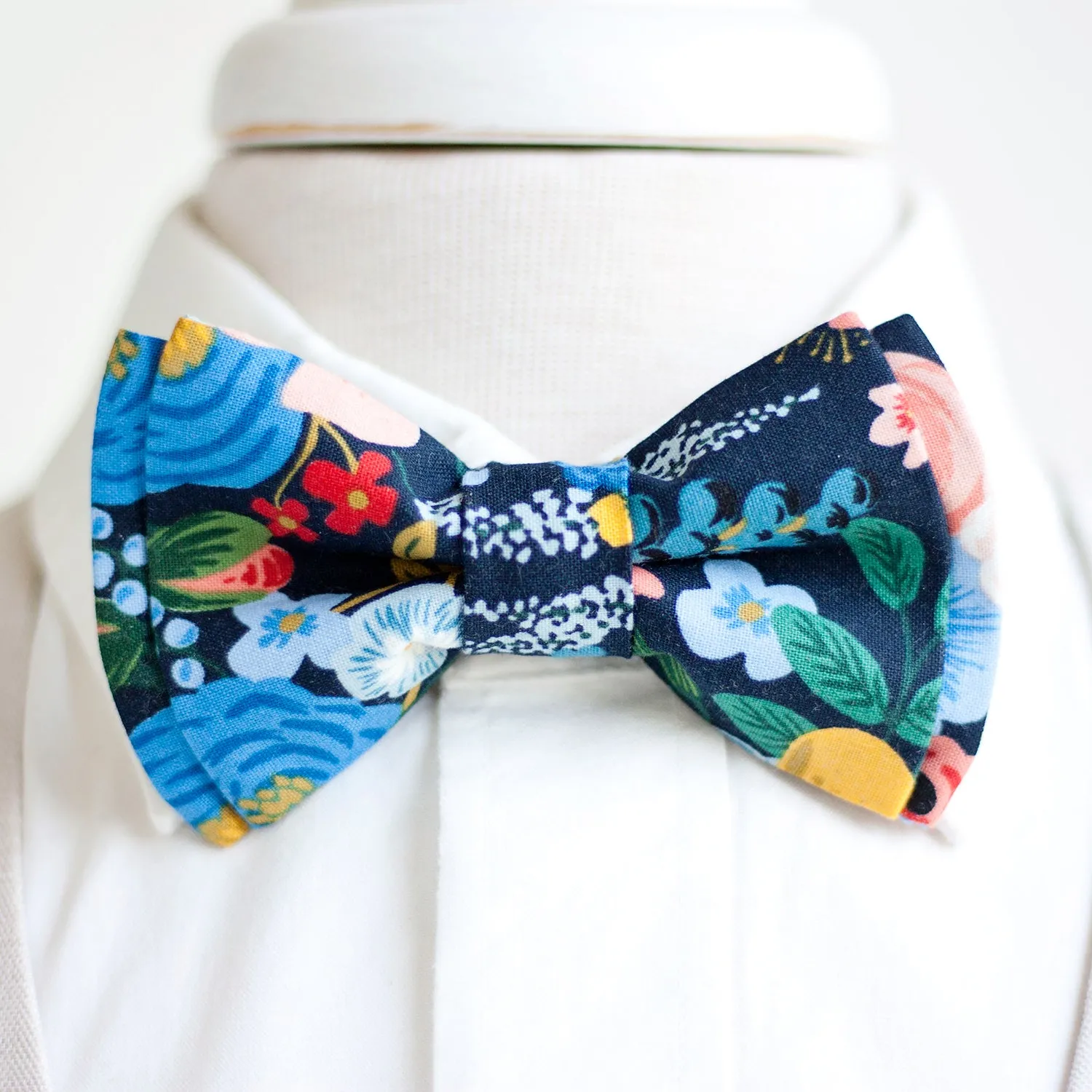 Men's Pre-Tied Bow Tie / Garden Party In Navy