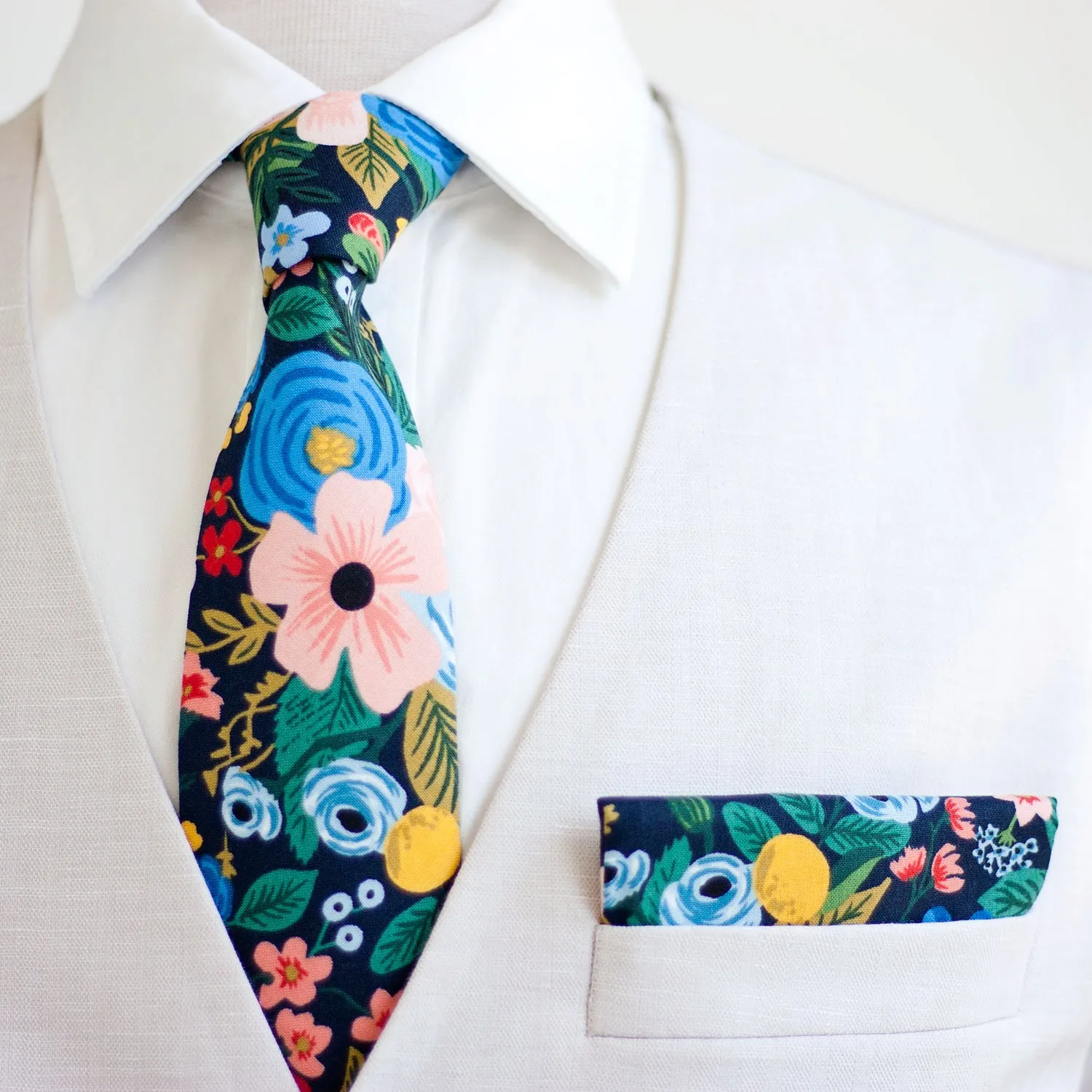 Men's Pre-Tied Bow Tie / Garden Party In Navy