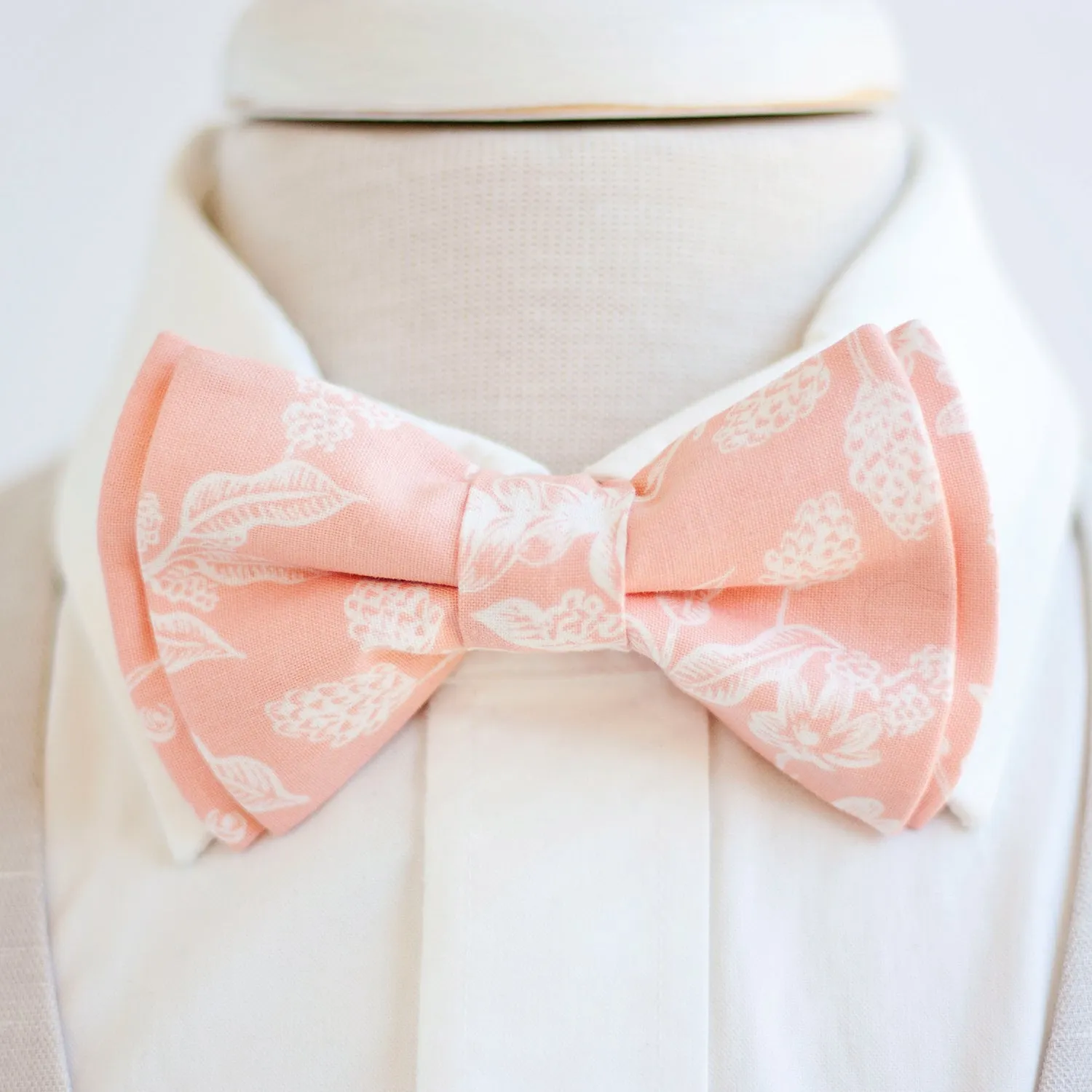 Men's Pre-Tied Bow Tie / Peach Toile