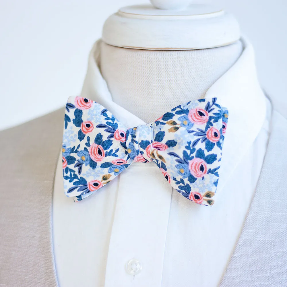 Men's Pre-Tied Bow Tie / Rosa In Periwinkle